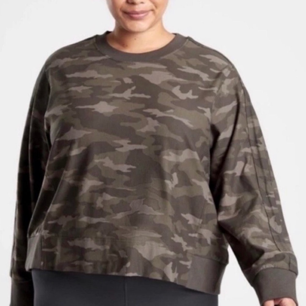 Athleta Womens Camo Sweatshirt 2X Olive Green Curvy Girl Camouflage Crewneck